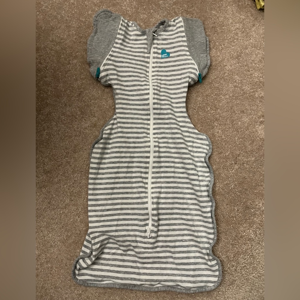 Medium Love to Dream arms up Transitional swaddle EUC